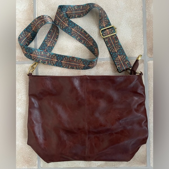 Geometric Brown Faux Leather Strap Hobo / Retro Style Lightweight Crossbody Bag - Picture 1 of 4